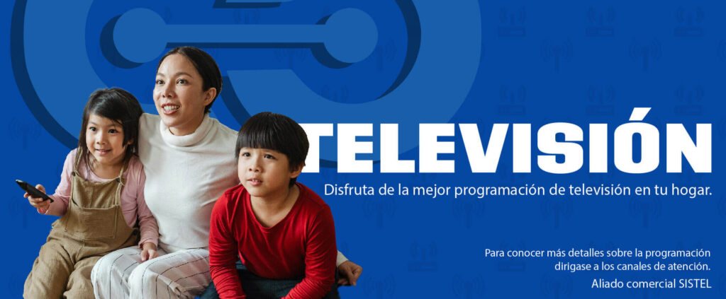 Familia viendo televisión e información del plan de Televisión.